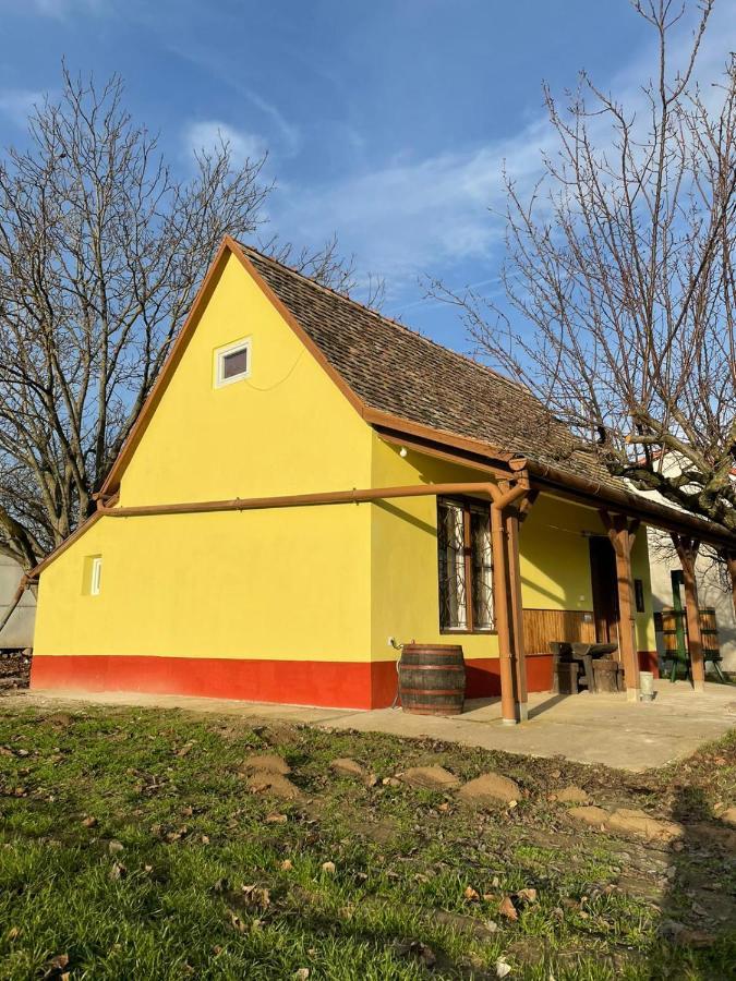 Het Hongaarse Wijnhuis Mohacs Luaran gambar